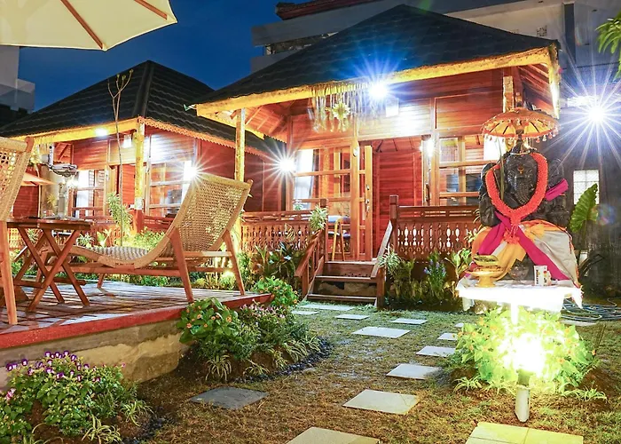 Orange Wooden Habitación en casa particular Jimbaran