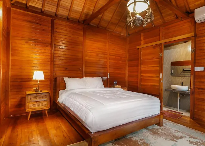 Orange Wooden Habitación en casa particular Jimbaran