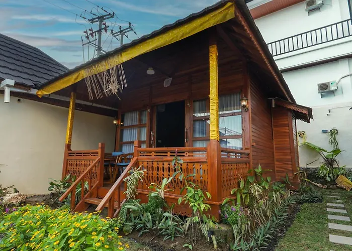 Orange Wooden Habitación en casa particular *