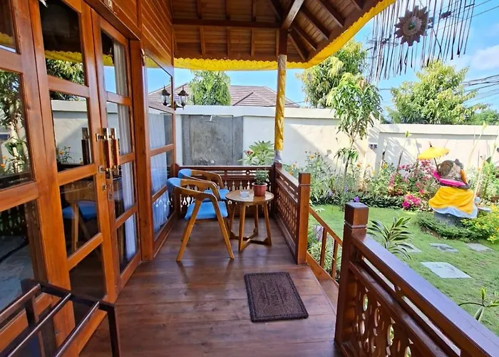 Orange Wooden Habitación en casa particular Jimbaran